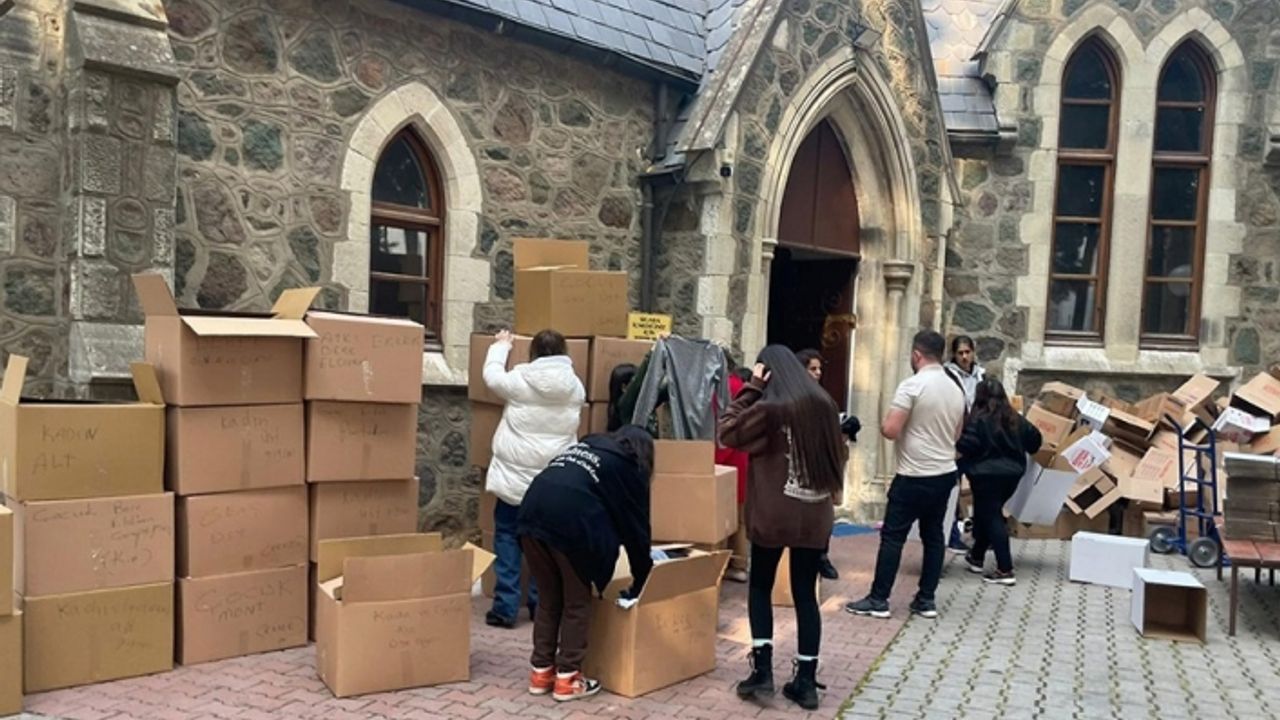 Kilise, Depremzedeler İçin Yardım Merkezine Dönüştü