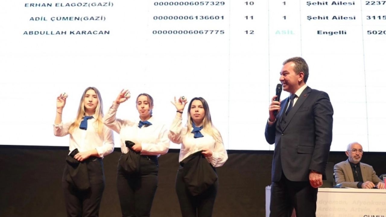 Bergama'da 2. etap bin adet TOKİ konutu için kuralar çekildi