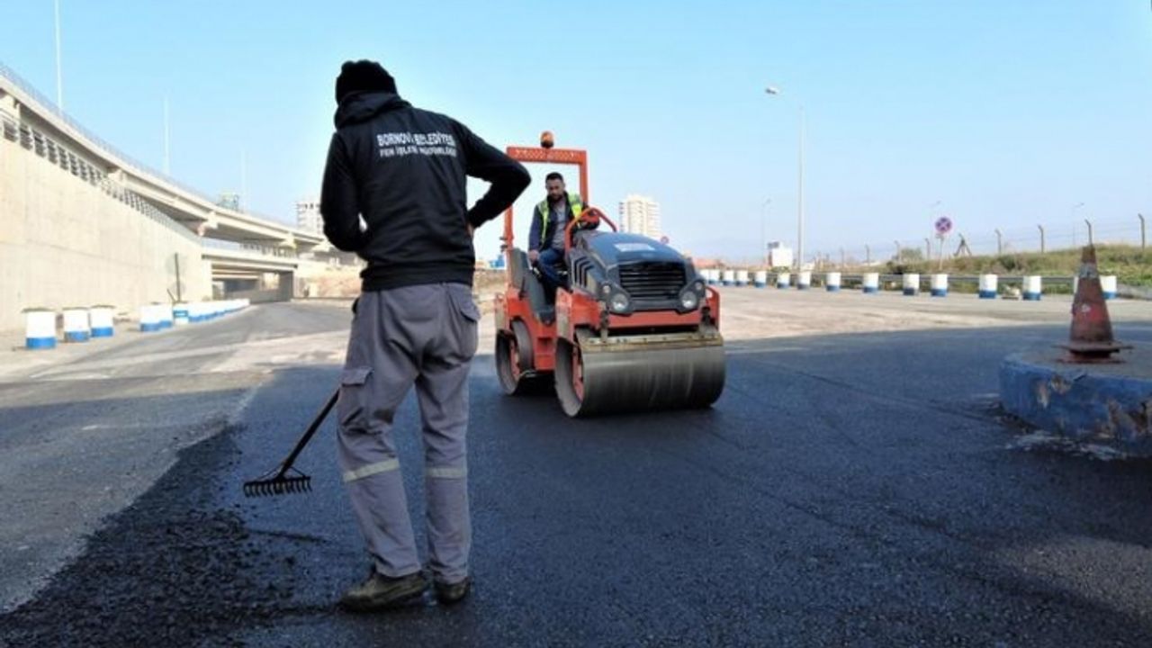Bornova’da asfalt serimleri devam ediyor
