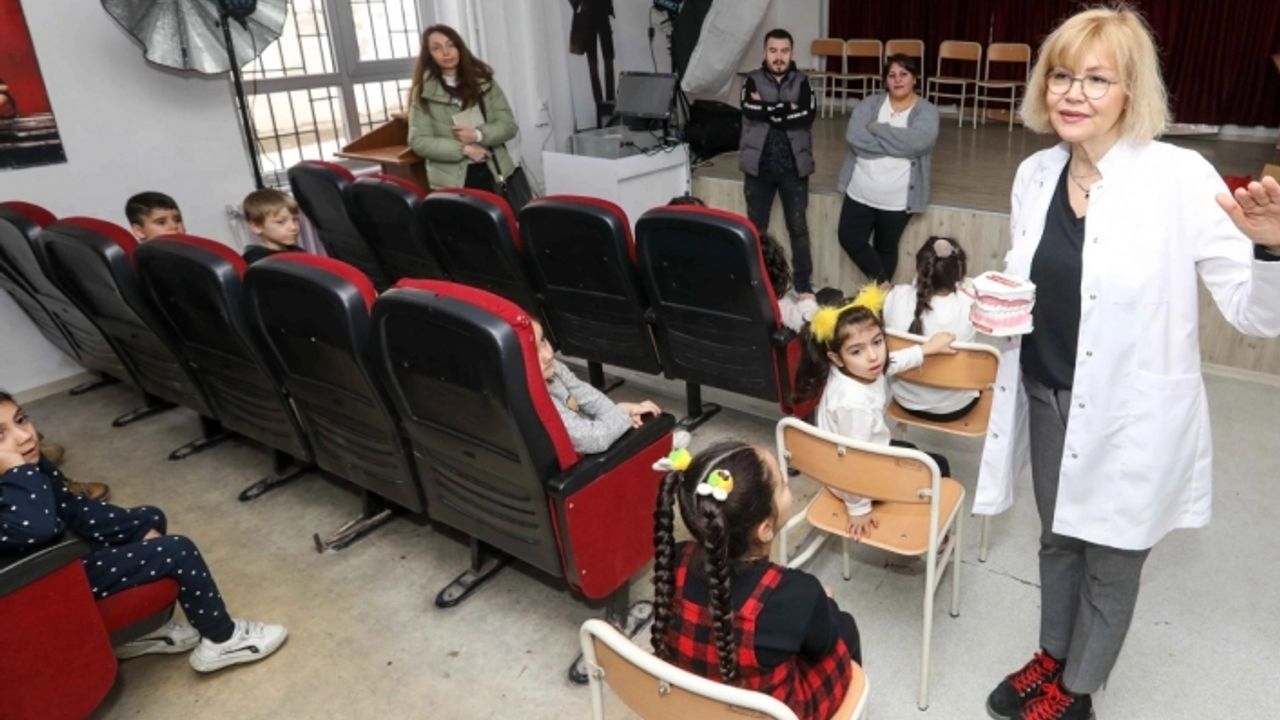 Buca Belediyesi’nden miniklere diş sağlığı eğitimi