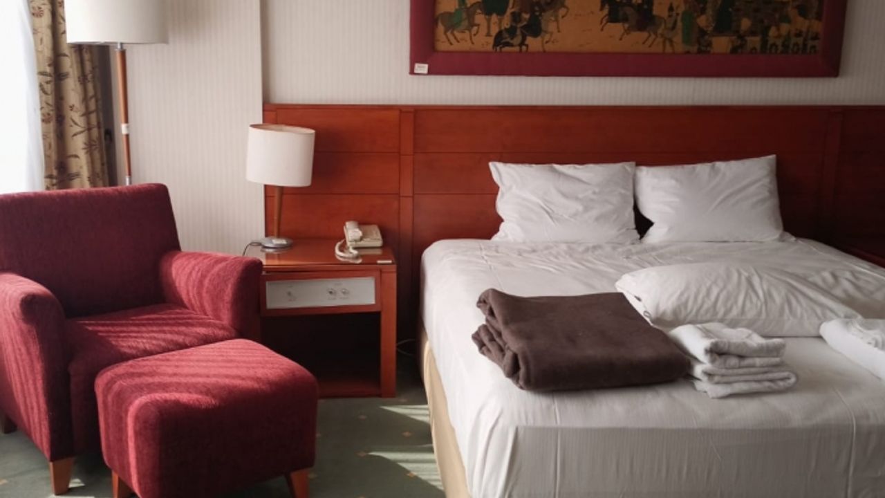 Büyükşehir eski Hilton Oteli'nin binasını depremzedelere açtı