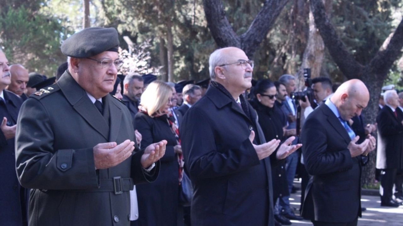 Çanakkale şehitleri İzmir'de törenle anıldı