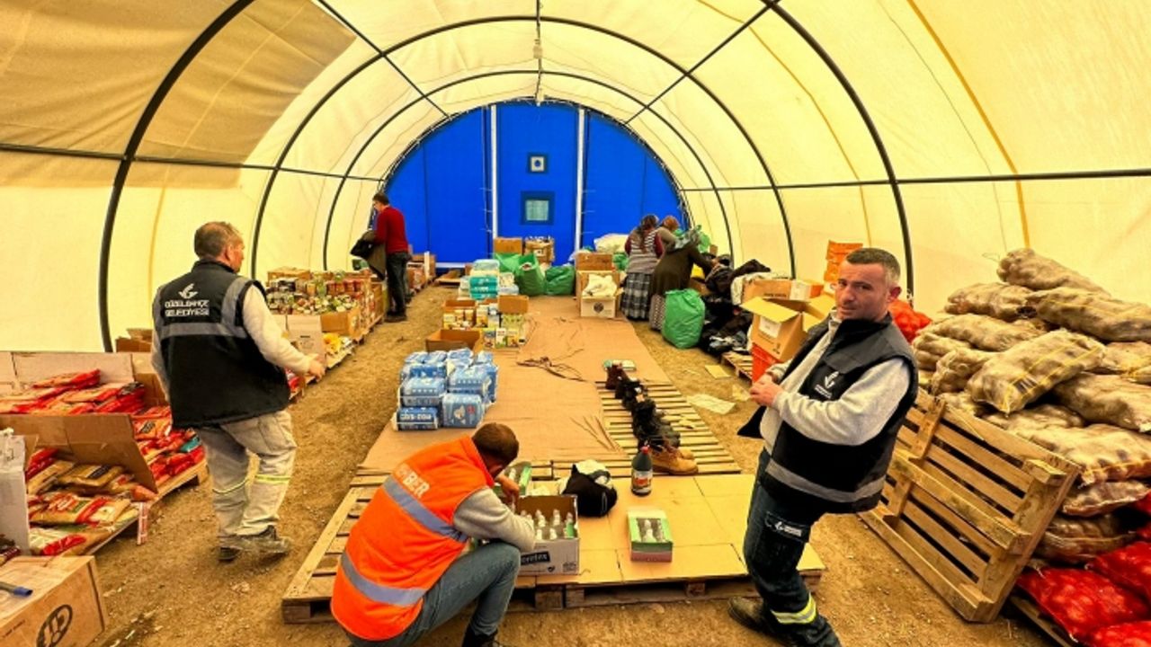 Güzelbahçe Belediyesi Konteyner Kentte Sosyal Market Açtı
