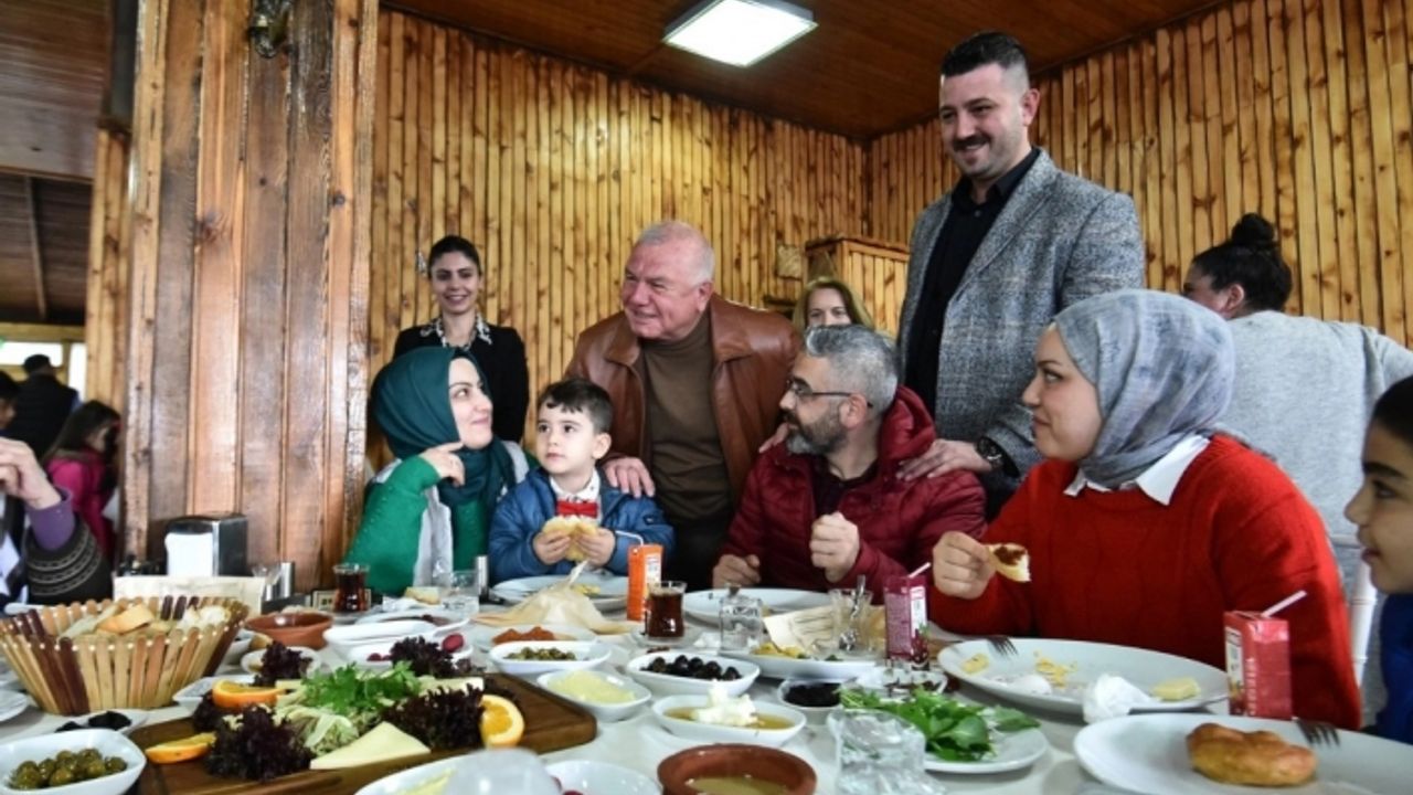Kemalpaşa’da Karakayalı ve CHP’ye büyük destek