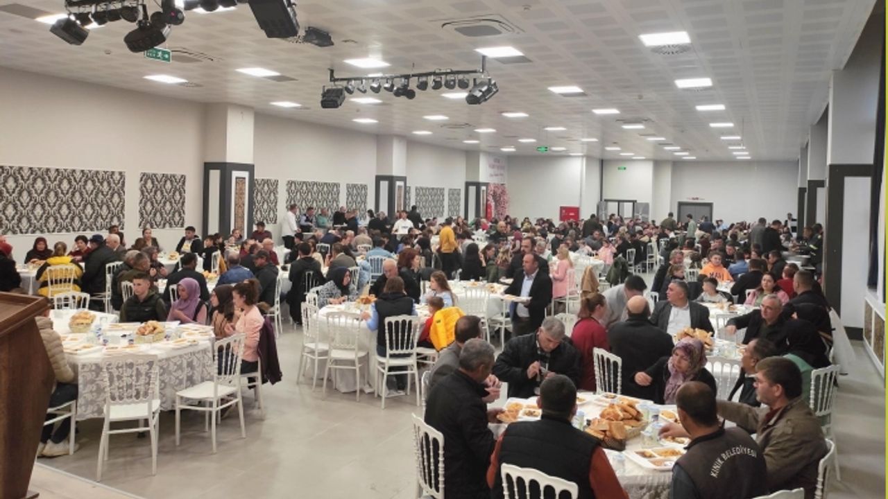 Kınık Belediyesi’nden Personel ve Ailelerine Anlamlı İftar Yemeği