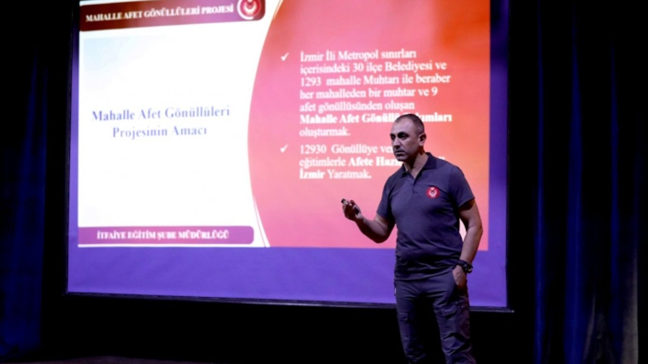 Narlıdereli vatandaşlara mahalle afet gönüllüleri eğitimi