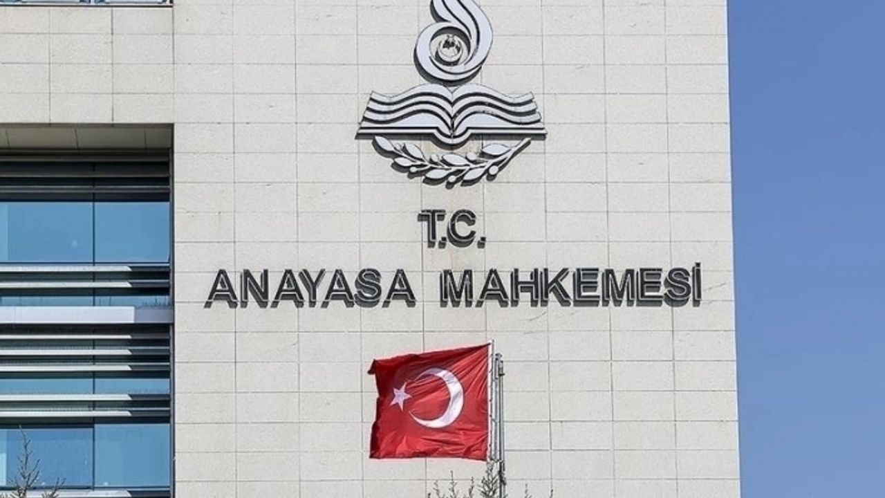 AYM'den 'kadının evlenmeden önceki soyadı' kararı