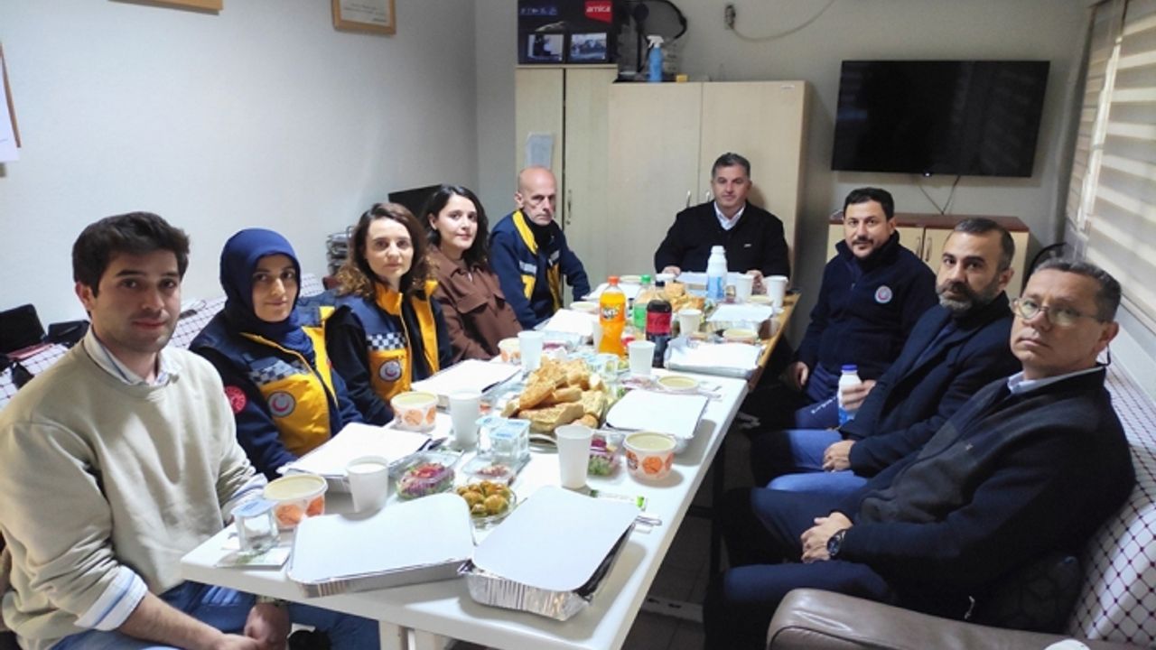 Doktor Başkan Acil Sağlık Hizmetleri ile İftar Yemeğinde Buluştu