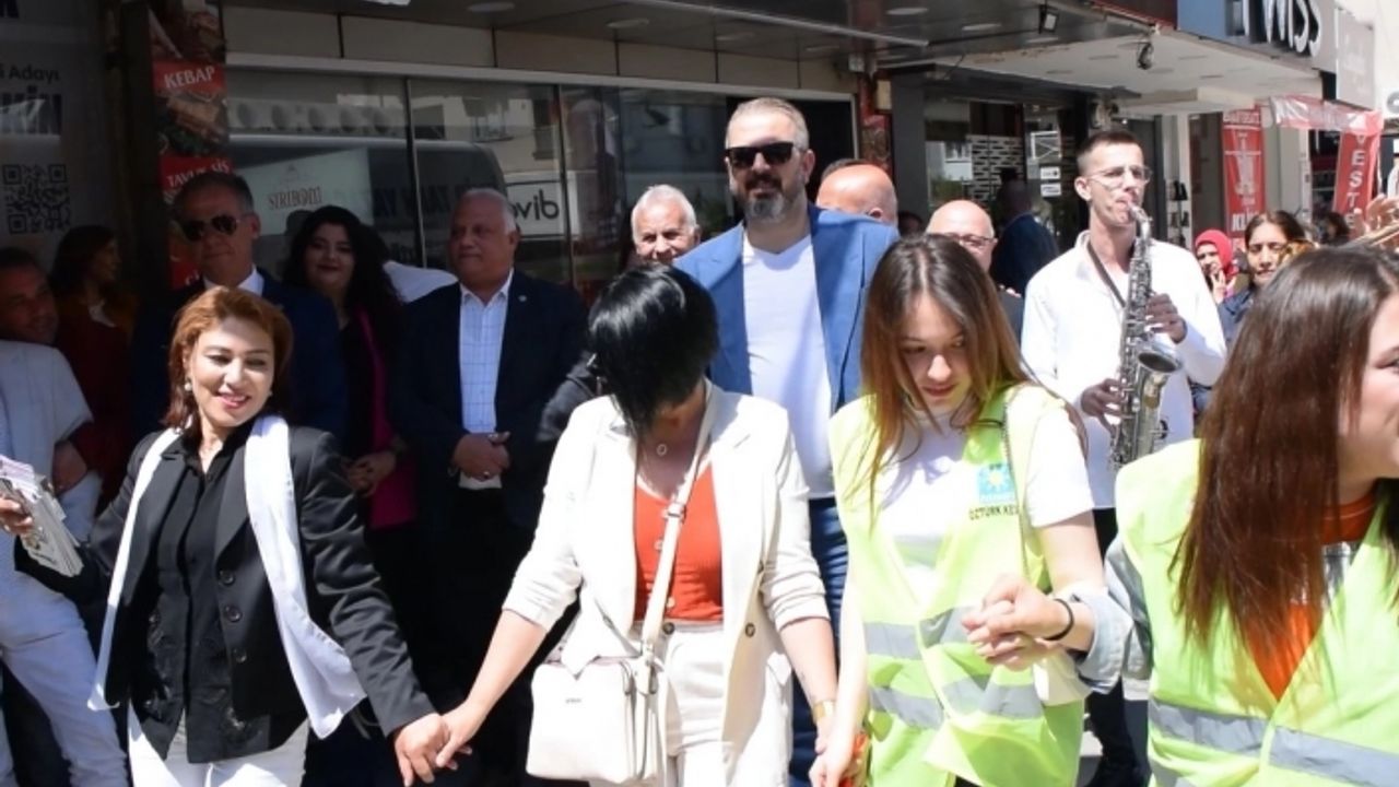 İYİ Partili Öztürk Keskin, ikinci seçim ofisini Balçova’da açtı