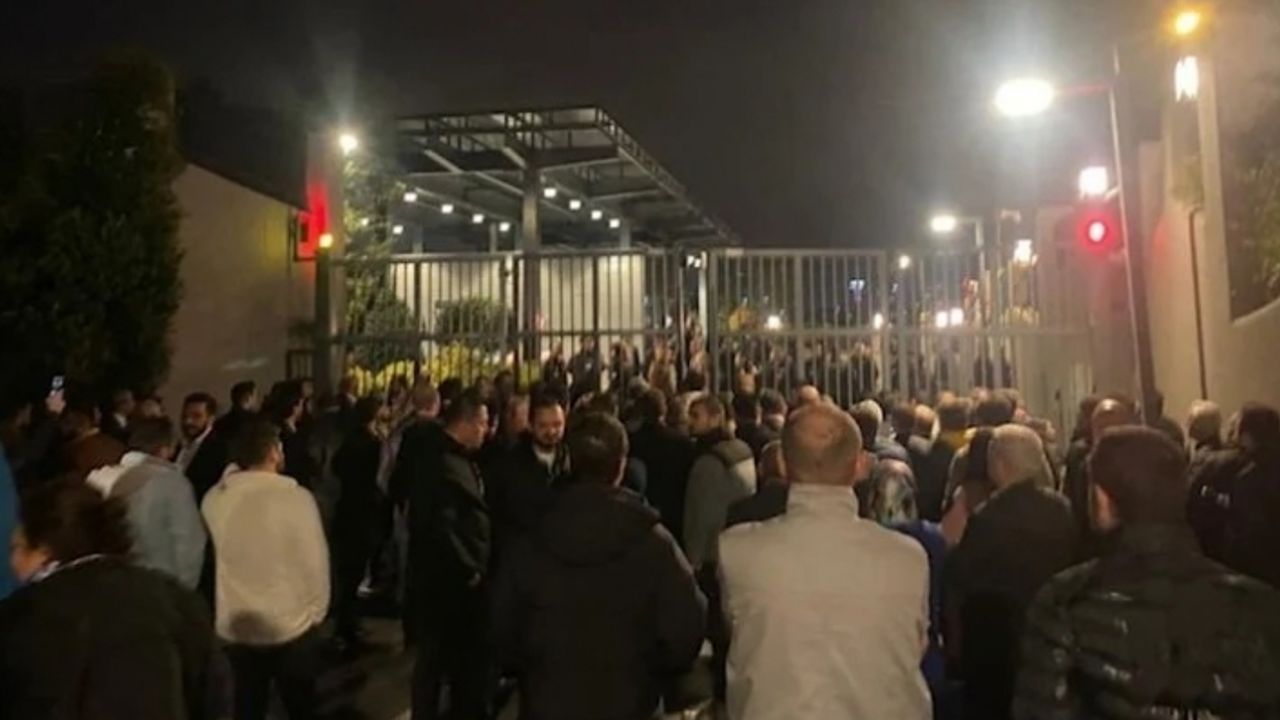 İYİ Partililer Onur Erim’i protesto etti