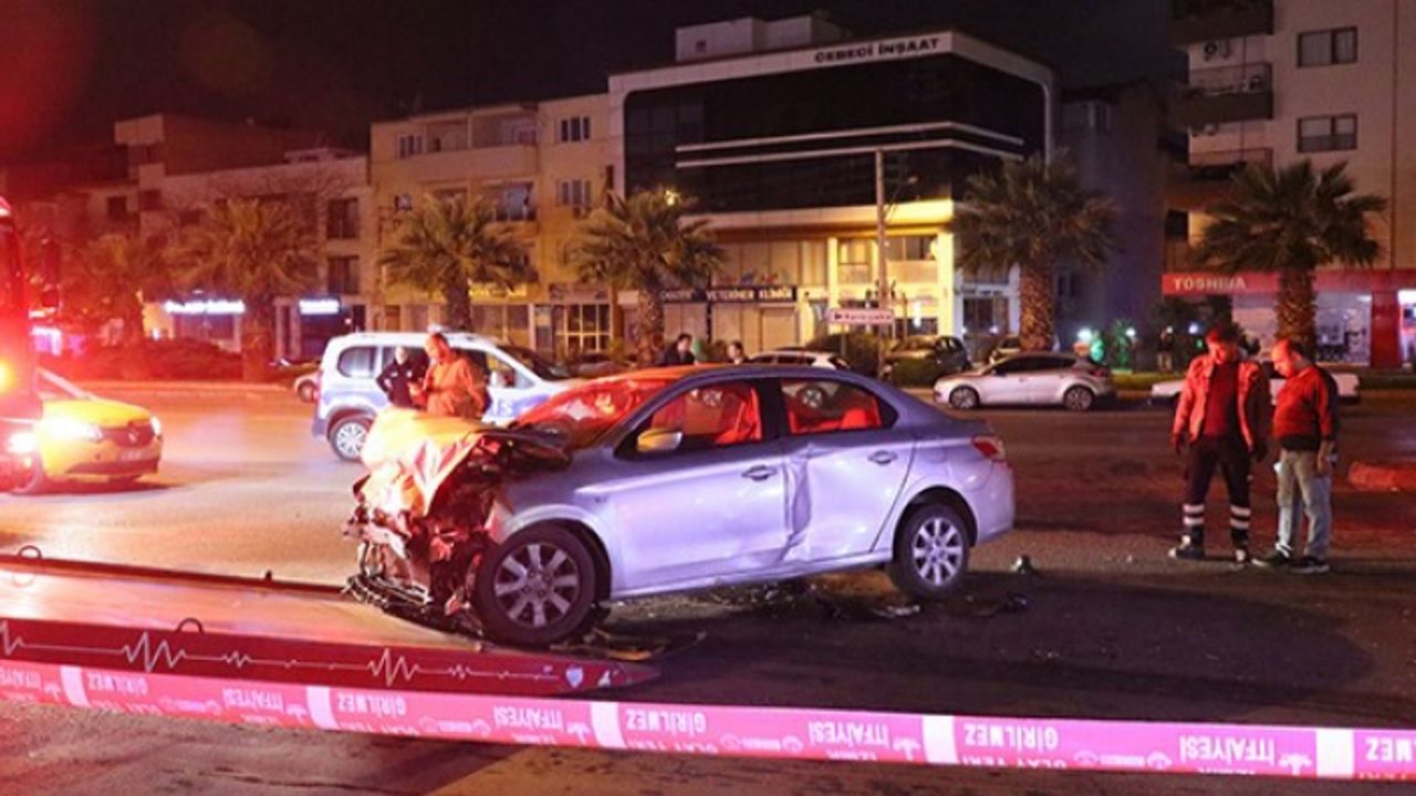 İzmir'de feci kaza: Çarptı, kaçtı, 3 kişi yaralandı!
