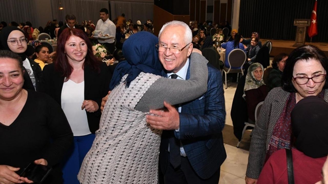 Kadınlardan Başkan Selvitopu'na "semt merkezi" teşekkürü