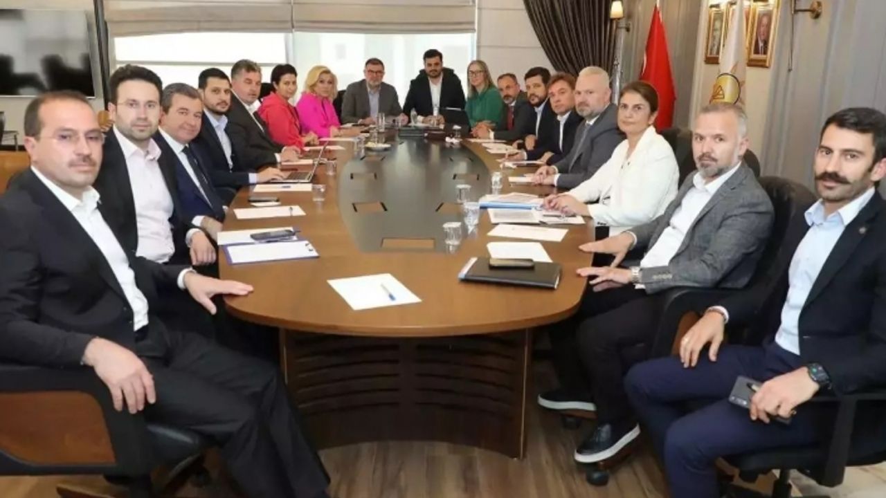 AK Parti İzmir’de '28 Mayıs' zirvesi: Şimdi sıra, uhuletle ve suhuletle...