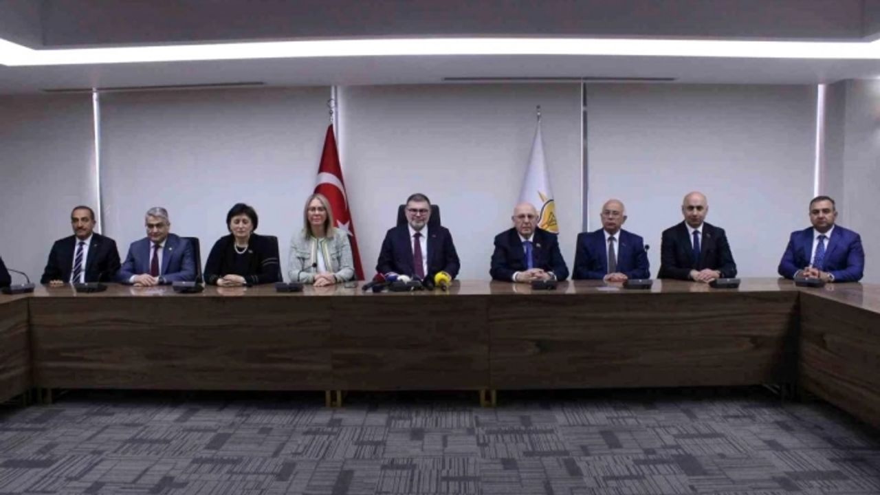Azerbaycan heyetinden AK Parti İzmir İl Başkanlığı'na ziyaret