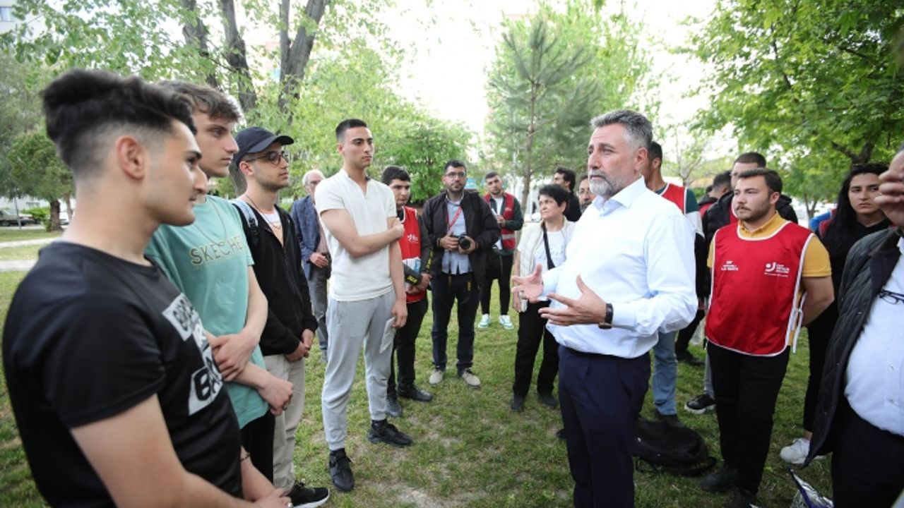 Başkan Sandal’dan gençlere mesaj: “Sandığa gelin, geleceğinizi geri alın”