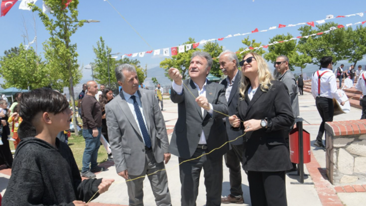 Bornova Çamkule’de gökyüzü uçurtmalarla renklendi