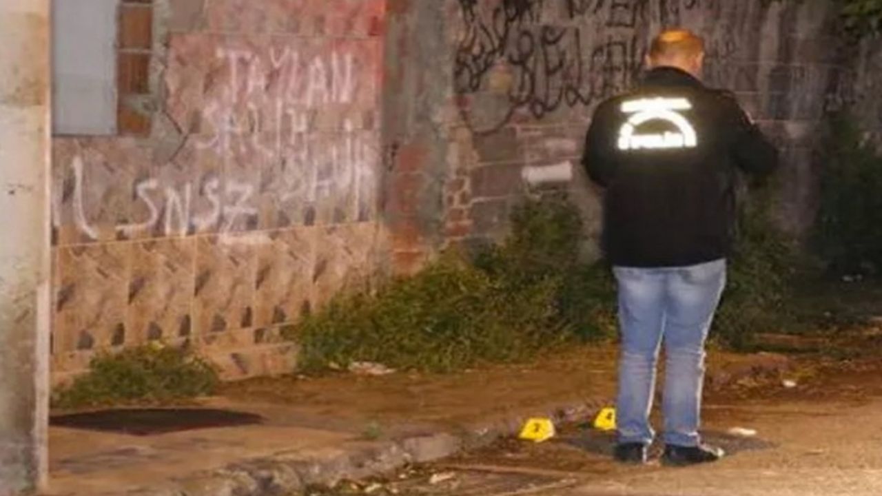 İzmir'de sokakta çıkan silahlı kavgada 2 kişi ağır yaralandı