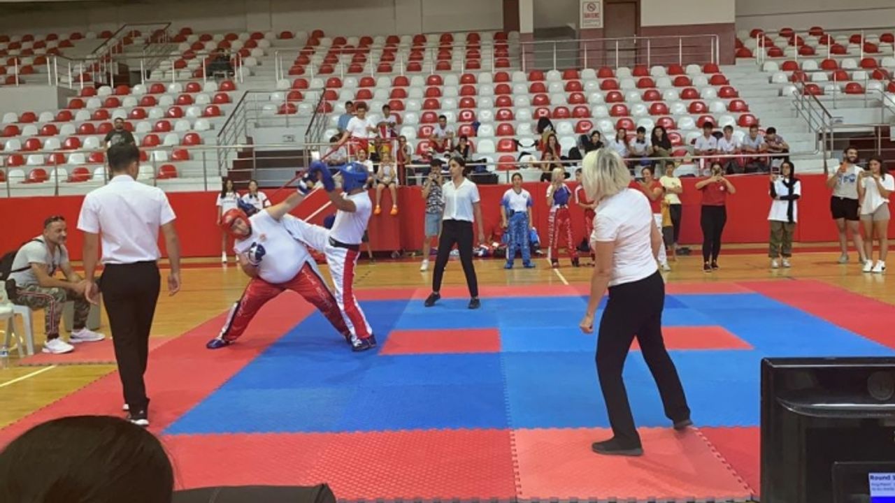 Bayraklılı sporculardan Kick Boks başarısı