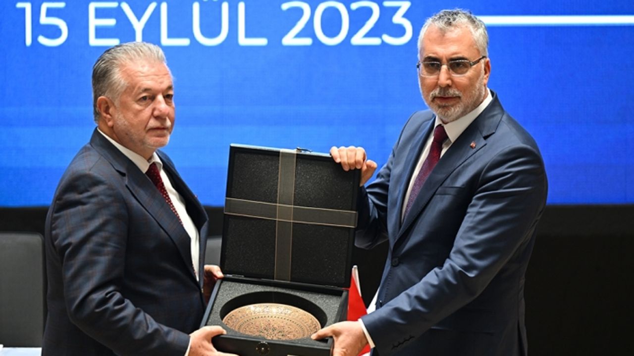 Bakan Işıkhan, İzmir Esnaf Buluşması'nda konuştu: İzmir aslan payını aldı!