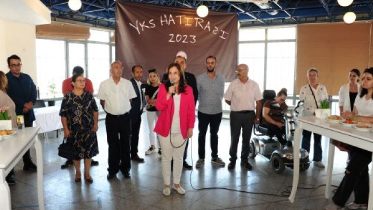 Balçova Belediyesi gençlere ilk cep harçlığını verdi