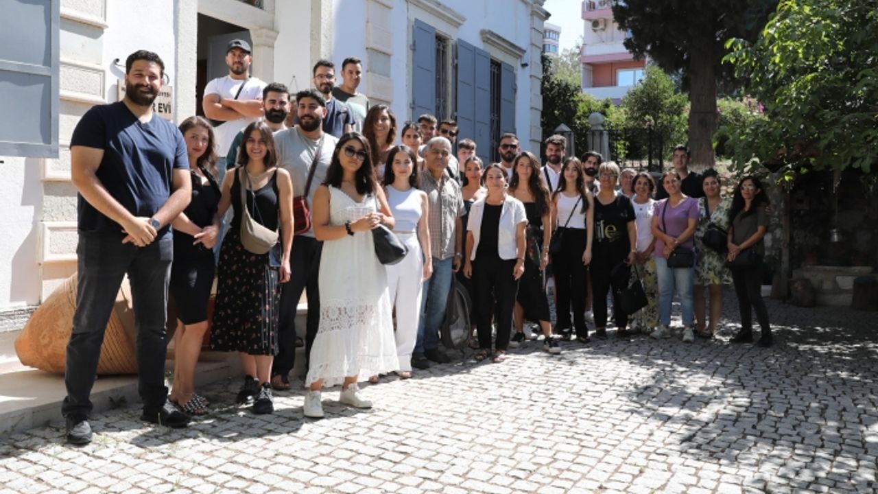 Yurt dışından gelen gençler Narlıdere’de tarihi keşfe çıktı