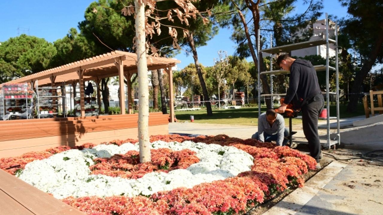 Atatürk'ün en sevdiği çiçekler Karabağlar'ı renklendirdi