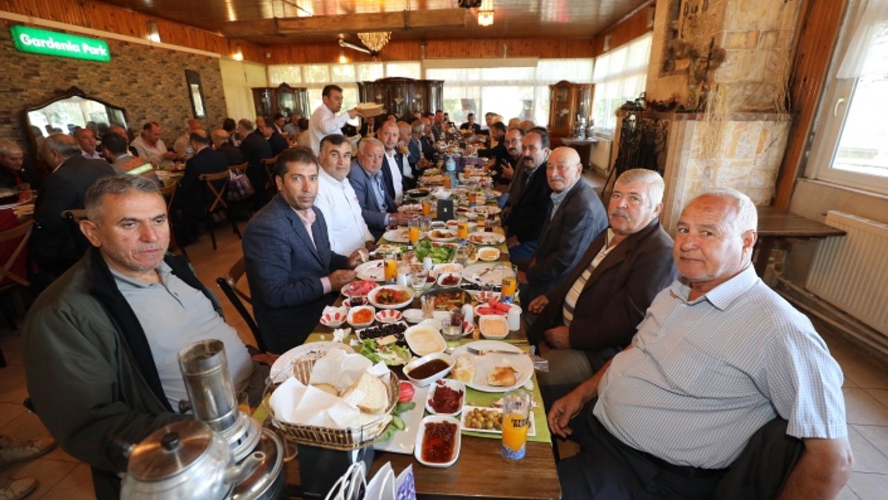 Başkan V. Özkan Muhtarlarla Bir Araya Geldi
