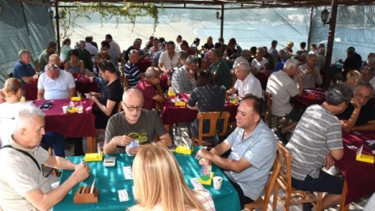 Foça Karataş Briç Festivali Karakum Plajında gerçekleştirildi