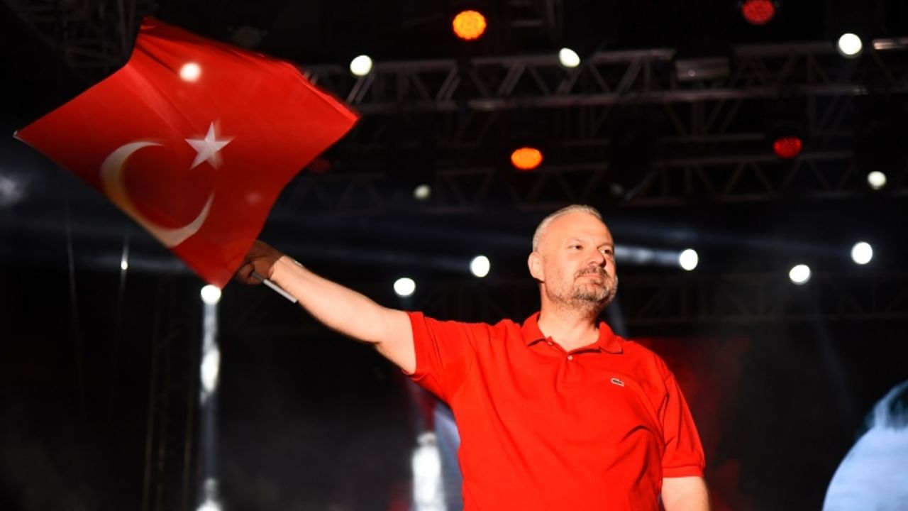 Menemen Belediyesi'nden 100. Yıla 100 Bin Bayrak!