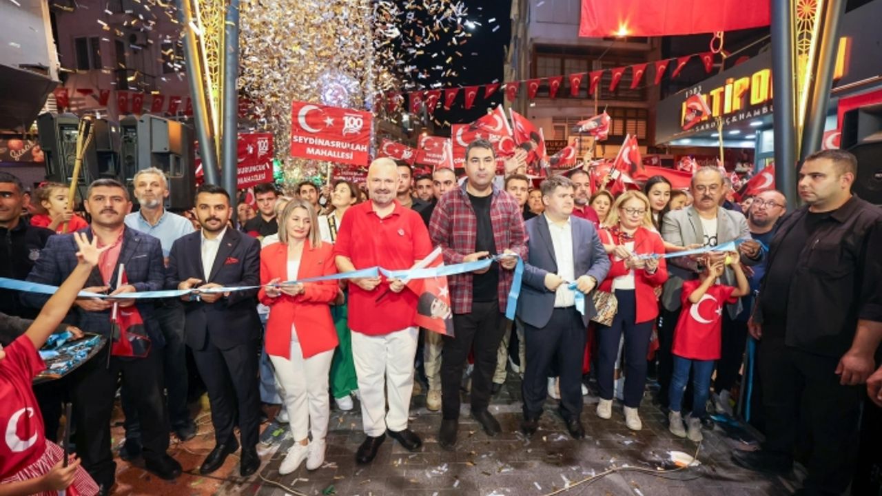 Menemen’de On Binler Cumhuriyet Aşkıyla Yürüdü