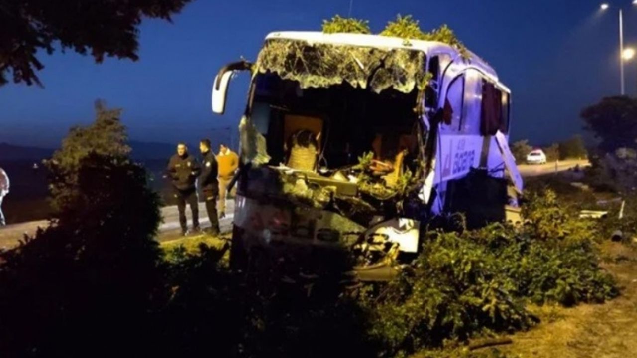 Yolcu otobüsü kontrolden çıktı: 16 yaralı