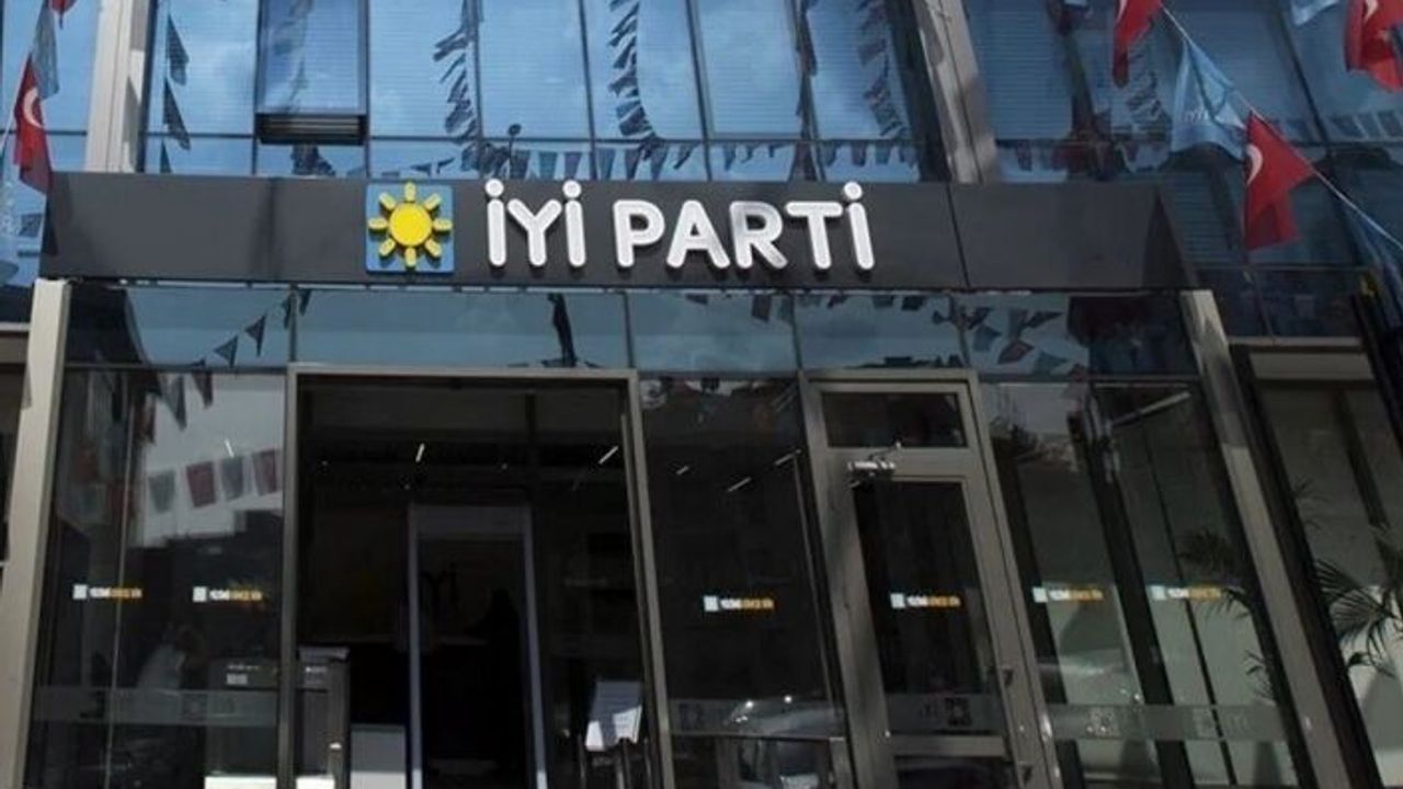 İYİ Parti kurultayında koltuklar boş kaldı: 4 isim yarışacak