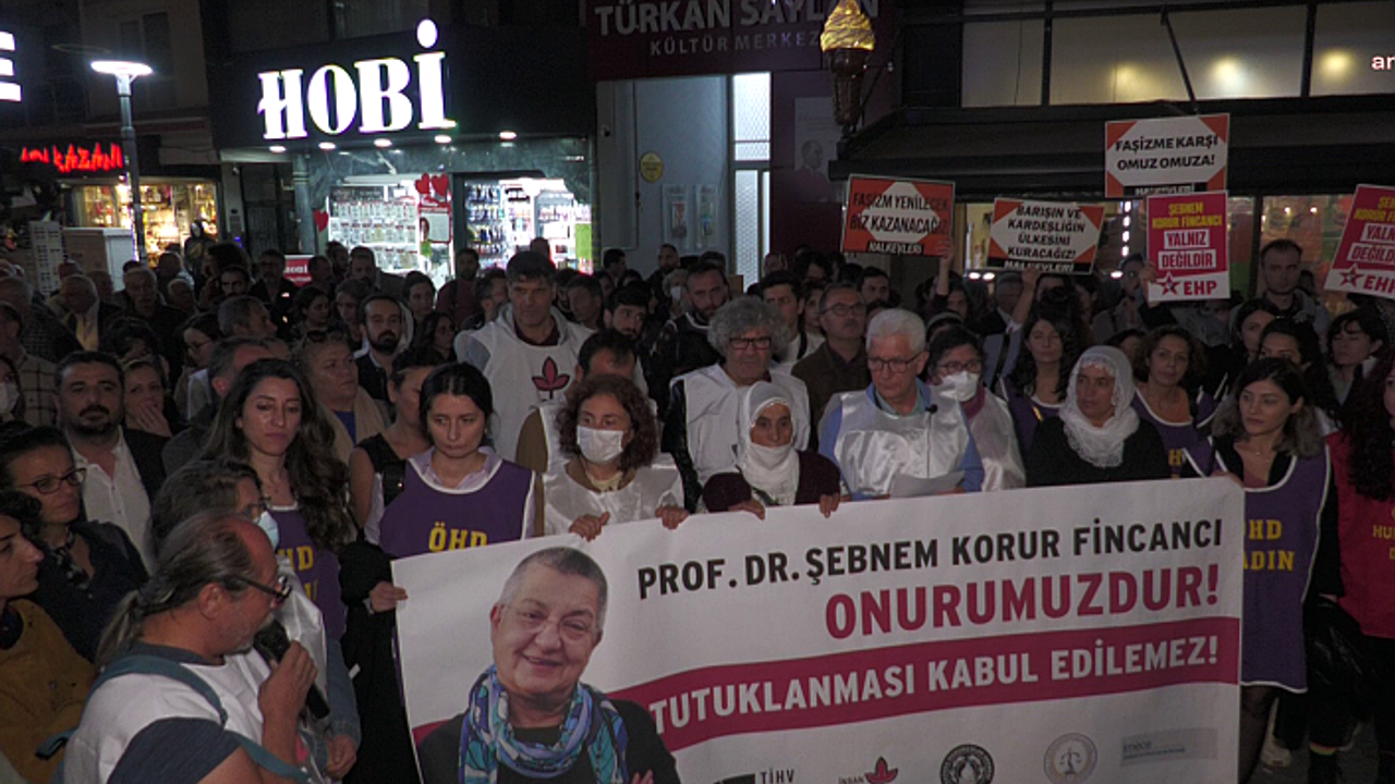 TTB Başkanı Şebnem Korur Fincancı'nın tutuklanması İzmir'de protesto edildi