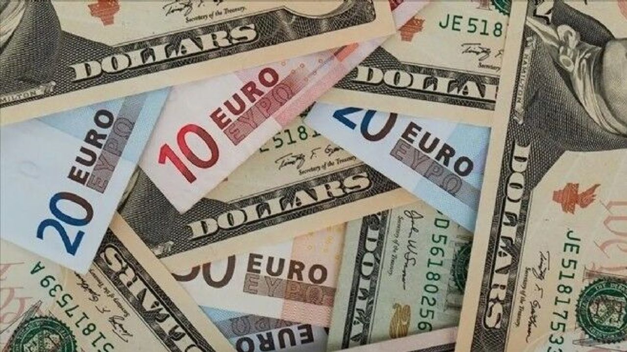 Euro rekor kırdı, dolar da yükselişte