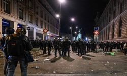 Paris sokakları karıştı: Polis müdahale etti