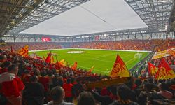 Göz-Göz tribünde 3. sırada!