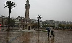 İzmir'de yeni haftada hava nasıl olacak? Yağmur geri dönüyor!