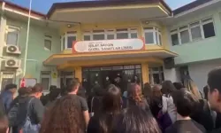 'Andımız' krizi: Müdür susturmaya çalıştı, öğrenciler sonuna kadar okudu!