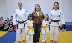 Geleceğin judocuları Konak'ta yetişiyor: Sarı kuşaklar Başkan Mutlu'dan