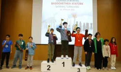 Başkan Kınay satranç turnuvasında konuştu: Yobazlıkları 'şah mat' edeceğiz!