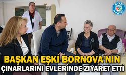 Başkan Eşki Bornova'nın çınarlarını evlerinde ziyaret etti