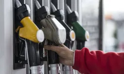 Akaryakıt tabelası yazboz tahtası oldu