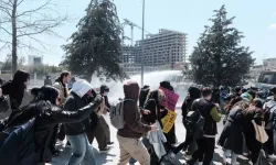 İzmir'de öğrencilere operasyon: Gençler üzerindeki baskı tırmanıyor