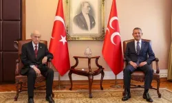 Bahçeli ile Özel arasında ilginç diyalog: Çok ıslandın sağlığına dikkat et