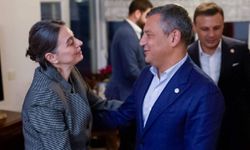 Özgür Özel, Sinem Dedetaş'ı ev hapsinde ziyaret etti