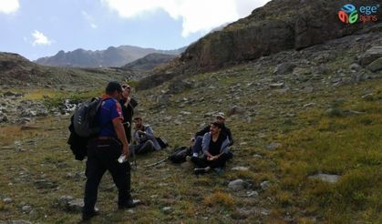 Artabel Göllerinde yüksek irtifadan etkilenen vatandaşları AFAD ekipleri kurtardı