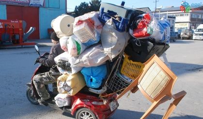 Haftalık 40 lira için her gün hurda topluyor