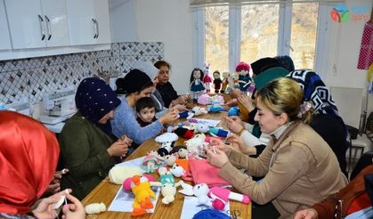 Uludere’de kadınlar hem ev hanımı hem iş kadını
