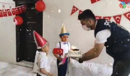 Derik polisinden 23 Nisanda doğan çocuklara sürpriz doğum günü kutlaması