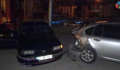 Ehliyetsiz ve alkollü sürücü park halindeki otomobile çarptı: 3 yaralı